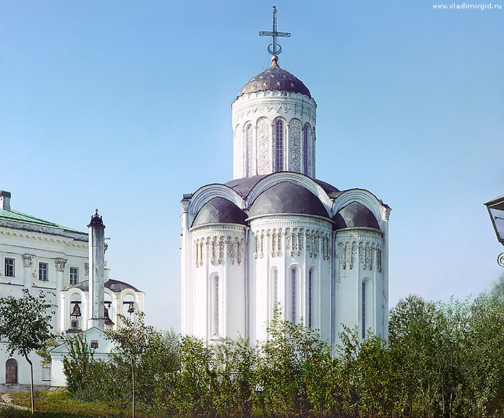 Алтарная сторона Дмитриевского собора