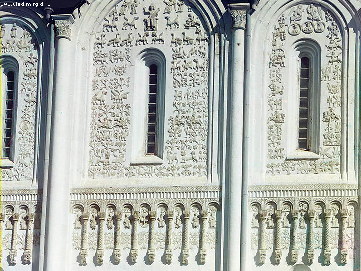 Резьба на стенах Дмитриевского собора