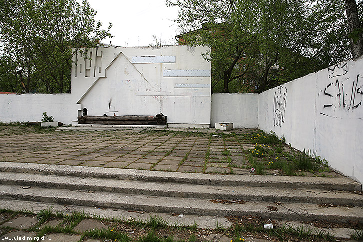 Стела на месте дома в котором в 1893 году Ленин ожидал встречи с Федосеевым
