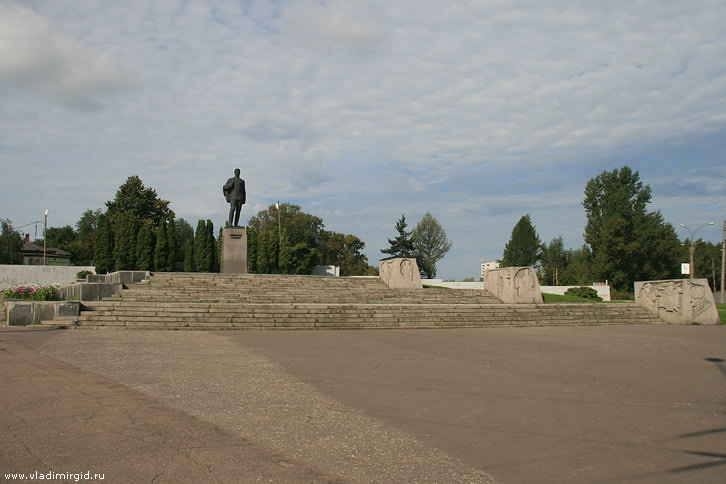 Памятник Фрунзе во Владимире