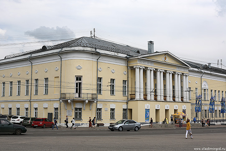 Центр культуры и искусства на Соборной площади Владимира бывший дом офицеров